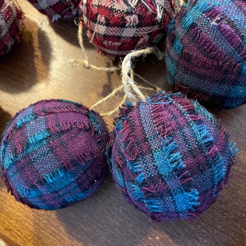 11 Primitive TARTAN PLAID Fabric RAG BALLS Christmas Ornaments Farmhouse